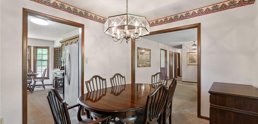 10305 NW Meadow Lane Circle, Kansas City, MO 64152