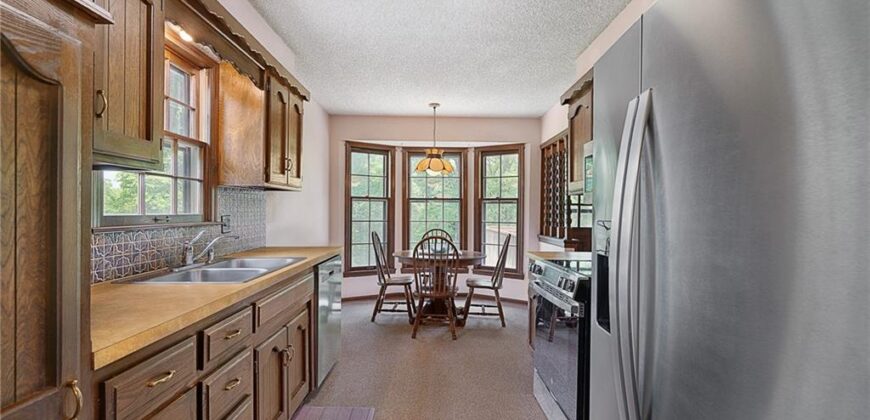 10305 NW Meadow Lane Circle, Kansas City, MO 64152