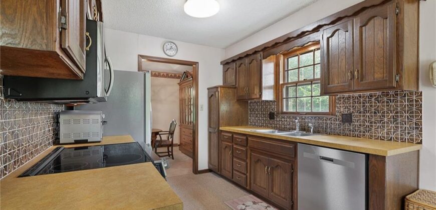 10305 NW Meadow Lane Circle, Kansas City, MO 64152