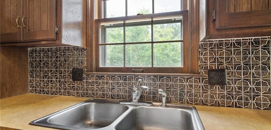 10305 NW Meadow Lane Circle, Kansas City, MO 64152