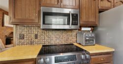 10305 NW Meadow Lane Circle, Kansas City, MO 64152