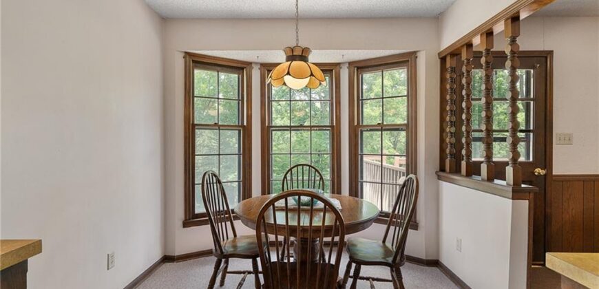 10305 NW Meadow Lane Circle, Kansas City, MO 64152
