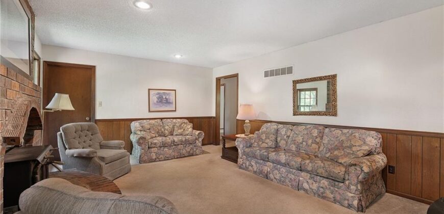 10305 NW Meadow Lane Circle, Kansas City, MO 64152