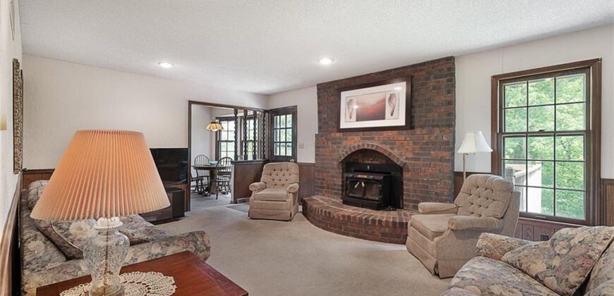 10305 NW Meadow Lane Circle, Kansas City, MO 64152