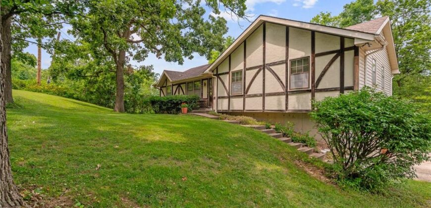 10305 NW Meadow Lane Circle, Kansas City, MO 64152