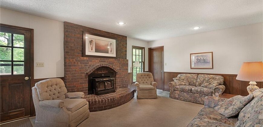 10305 NW Meadow Lane Circle, Kansas City, MO 64152