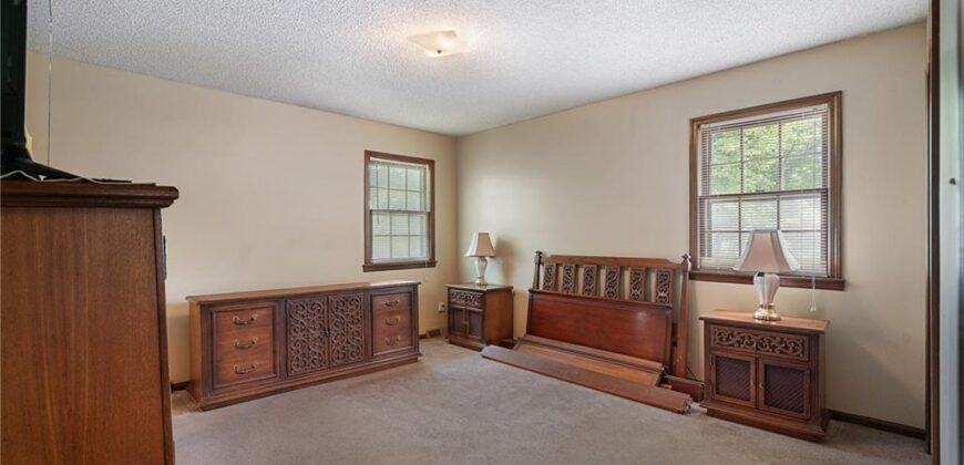 10305 NW Meadow Lane Circle, Kansas City, MO 64152