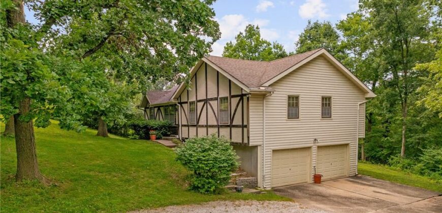 10305 NW Meadow Lane Circle, Kansas City, MO 64152