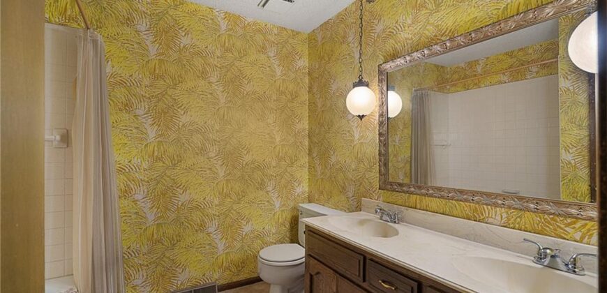 10305 NW Meadow Lane Circle, Kansas City, MO 64152