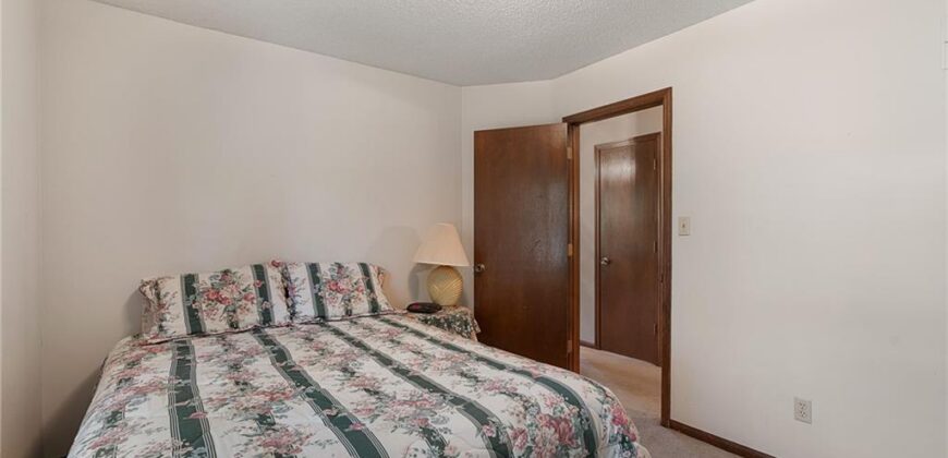 10305 NW Meadow Lane Circle, Kansas City, MO 64152
