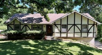 10305 NW Meadow Lane Circle, Kansas City, MO 64152