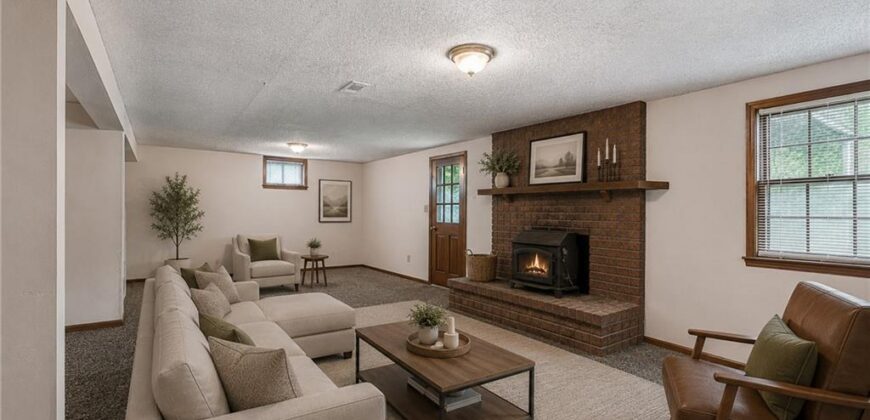 10305 NW Meadow Lane Circle, Kansas City, MO 64152
