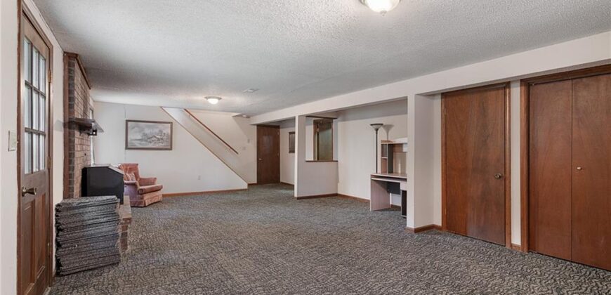 10305 NW Meadow Lane Circle, Kansas City, MO 64152