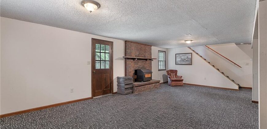 10305 NW Meadow Lane Circle, Kansas City, MO 64152