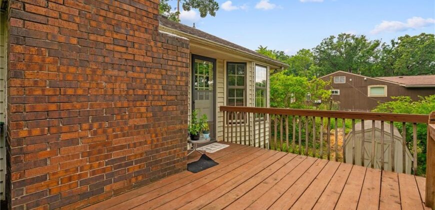 10305 NW Meadow Lane Circle, Kansas City, MO 64152