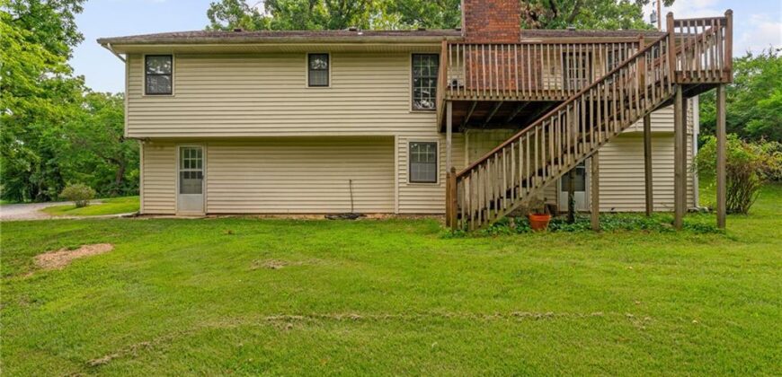 10305 NW Meadow Lane Circle, Kansas City, MO 64152