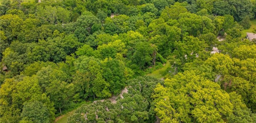 10305 NW Meadow Lane Circle, Kansas City, MO 64152