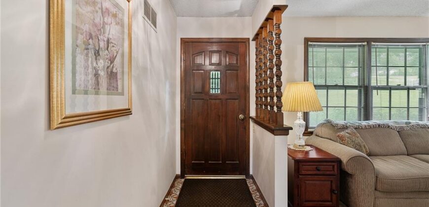 10305 NW Meadow Lane Circle, Kansas City, MO 64152
