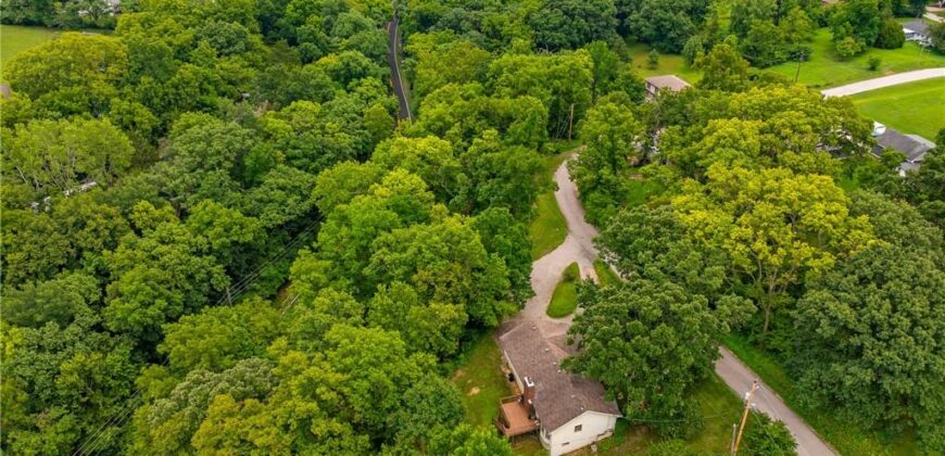 10305 NW Meadow Lane Circle, Kansas City, MO 64152