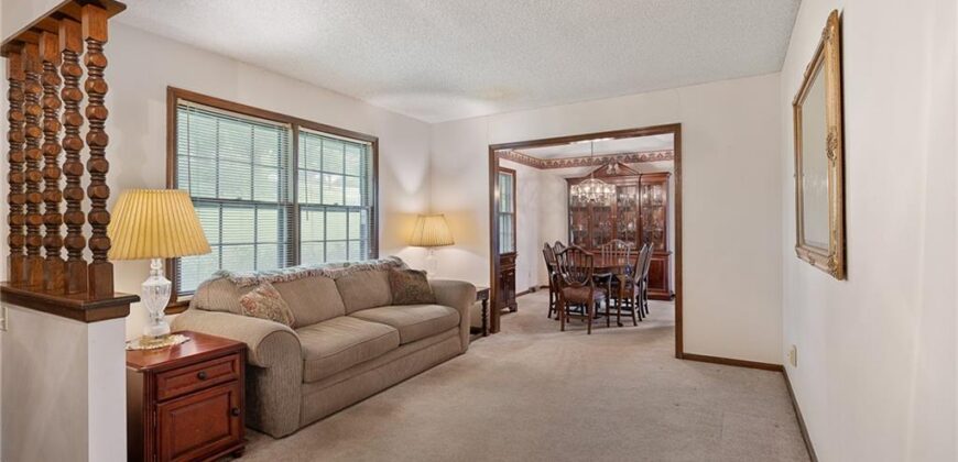 10305 NW Meadow Lane Circle, Kansas City, MO 64152