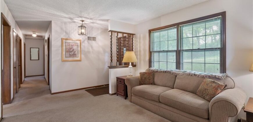 10305 NW Meadow Lane Circle, Kansas City, MO 64152