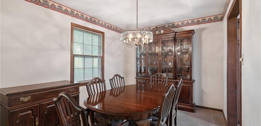10305 NW Meadow Lane Circle, Kansas City, MO 64152