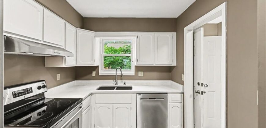 7104 NW Chapel Woods Lane, Kansas City, MO 64152