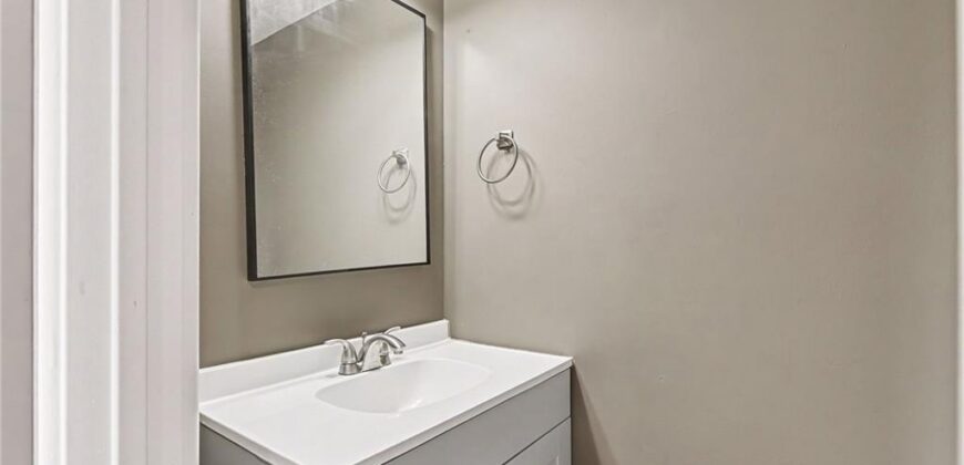7104 NW Chapel Woods Lane, Kansas City, MO 64152