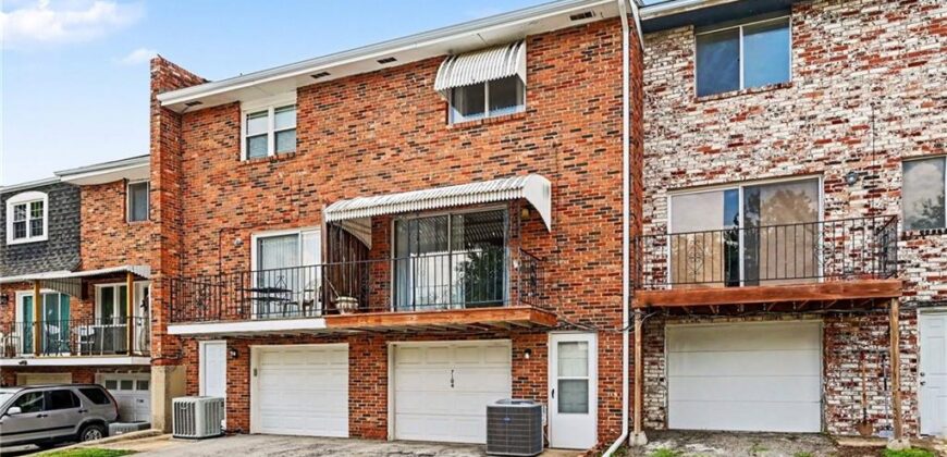 7104 NW Chapel Woods Lane, Kansas City, MO 64152