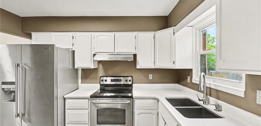 7104 NW Chapel Woods Lane, Kansas City, MO 64152