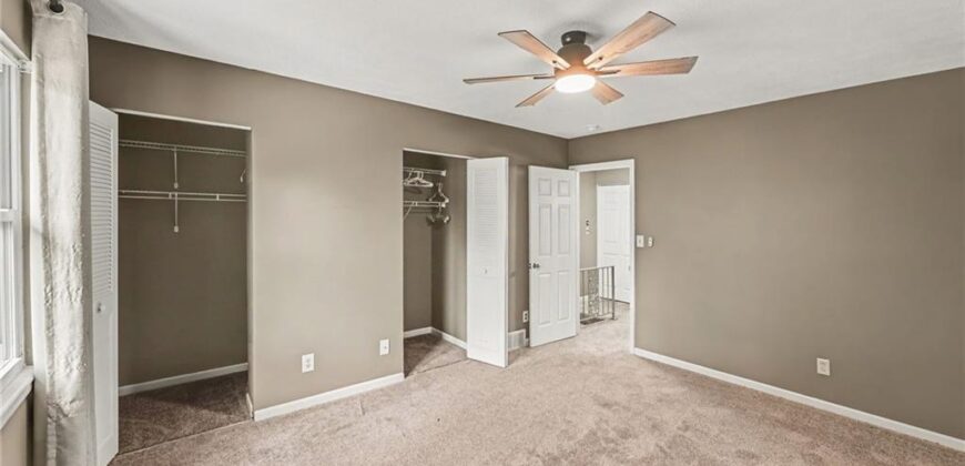 7104 NW Chapel Woods Lane, Kansas City, MO 64152