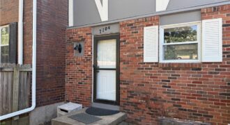 7104 NW Chapel Woods Lane, Kansas City, MO 64152