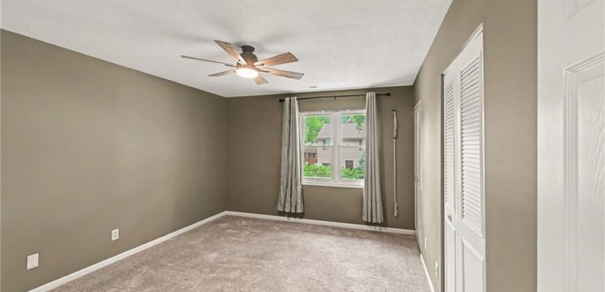 7104 NW Chapel Woods Lane, Kansas City, MO 64152
