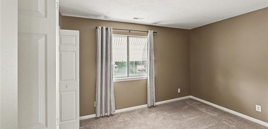 7104 NW Chapel Woods Lane, Kansas City, MO 64152
