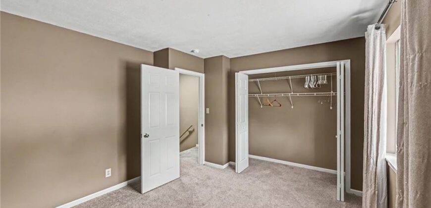 7104 NW Chapel Woods Lane, Kansas City, MO 64152
