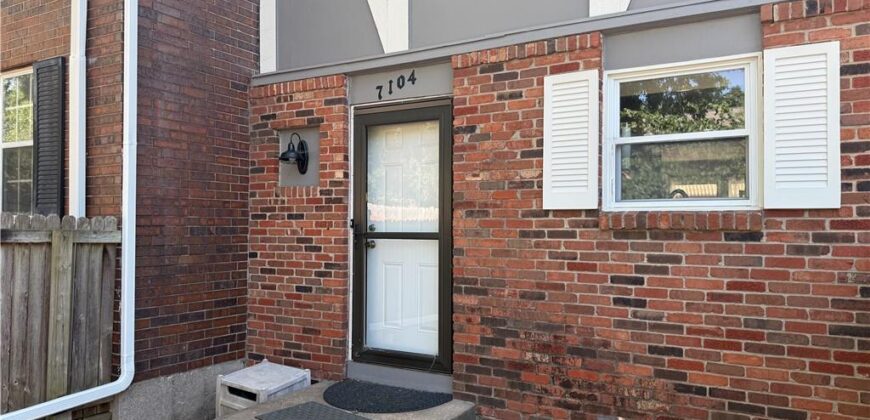 7104 NW Chapel Woods Lane, Kansas City, MO 64152
