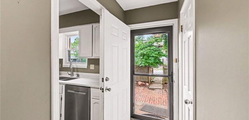 7104 NW Chapel Woods Lane, Kansas City, MO 64152