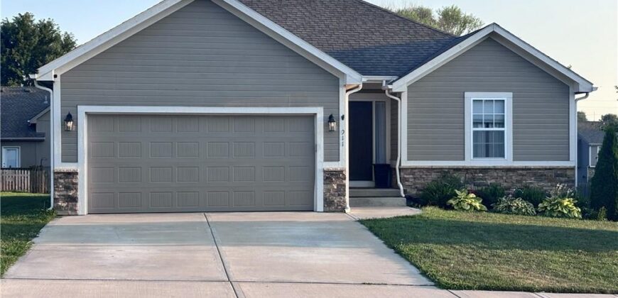 911 W 8th Avenue, Kearney, MO 64060