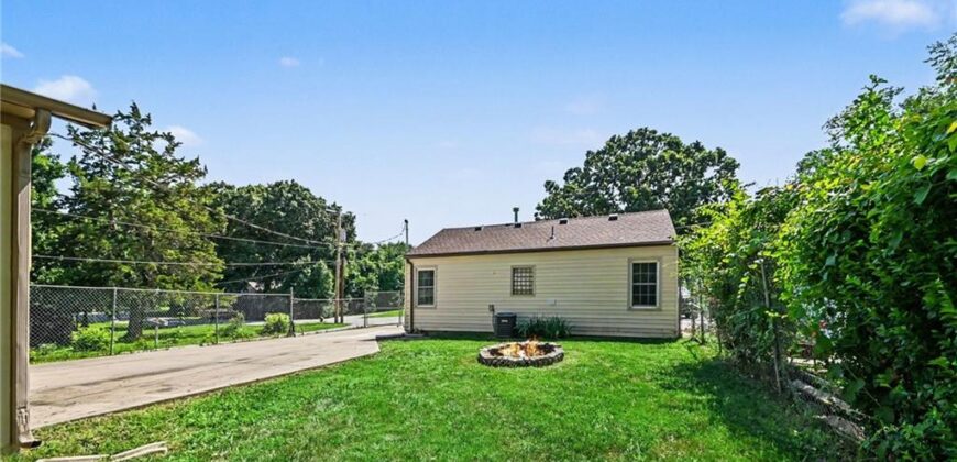 6308 Ravena Road, Pleasant Valley, MO 64068