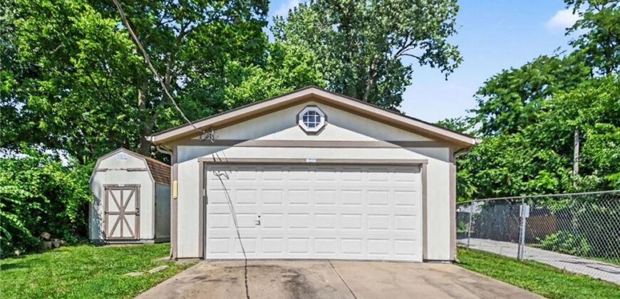 6308 Ravena Road, Pleasant Valley, MO 64068