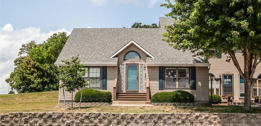 112 Stonebridge Lane, Smithville, MO 64089