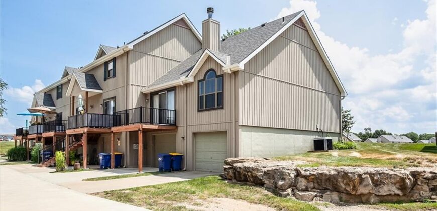 112 Stonebridge Lane, Smithville, MO 64089