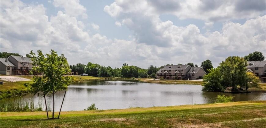 112 Stonebridge Lane, Smithville, MO 64089