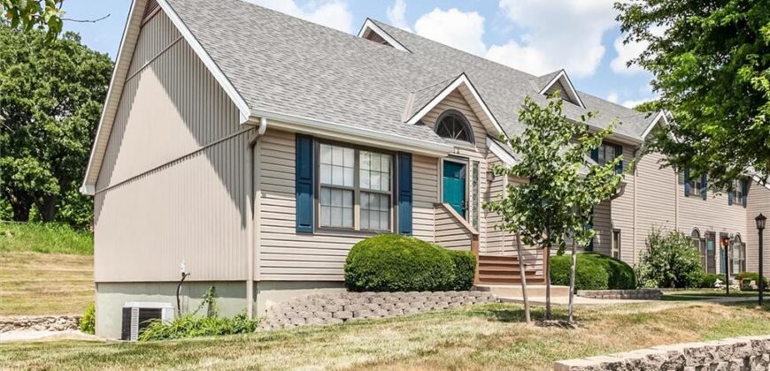 112 Stonebridge Lane, Smithville, MO 64089