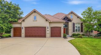 6119 Southlake Drive, Parkville, MO 64152