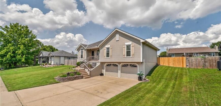 503 NEWPORT Drive, Smithville, MO 64089