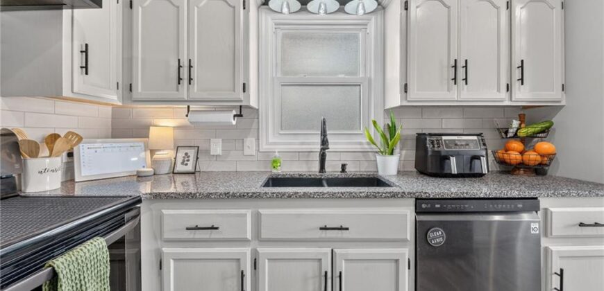 503 NEWPORT Drive, Smithville, MO 64089