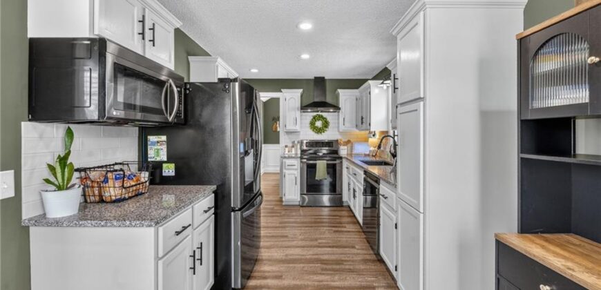 503 NEWPORT Drive, Smithville, MO 64089