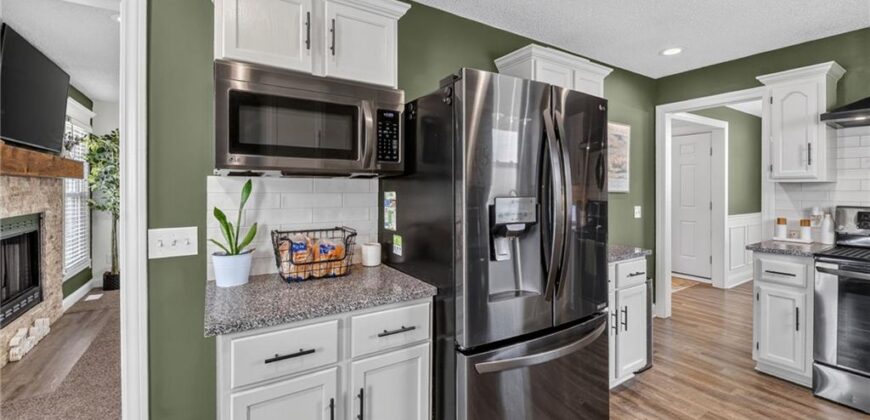 503 NEWPORT Drive, Smithville, MO 64089