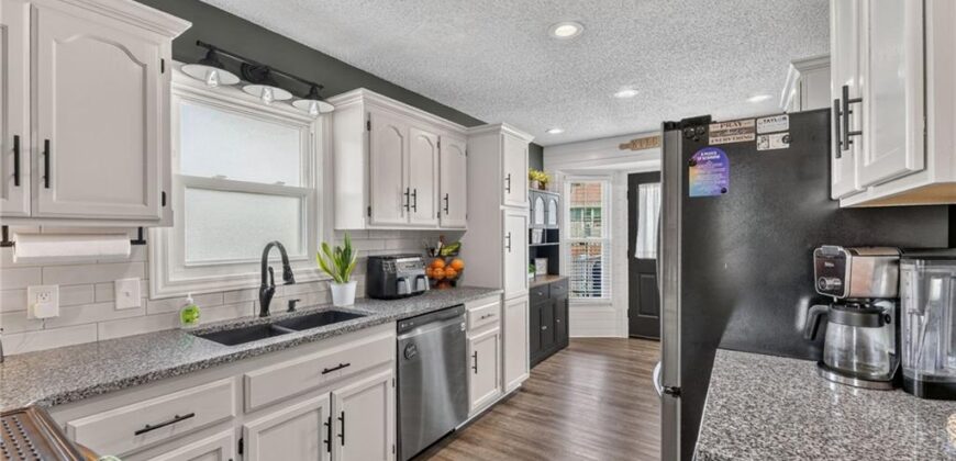 503 NEWPORT Drive, Smithville, MO 64089